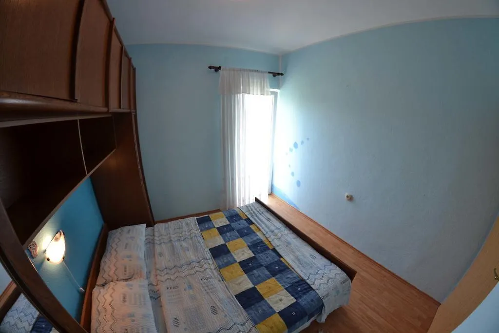 Daire Apartmani Jenny I Tania Lopar