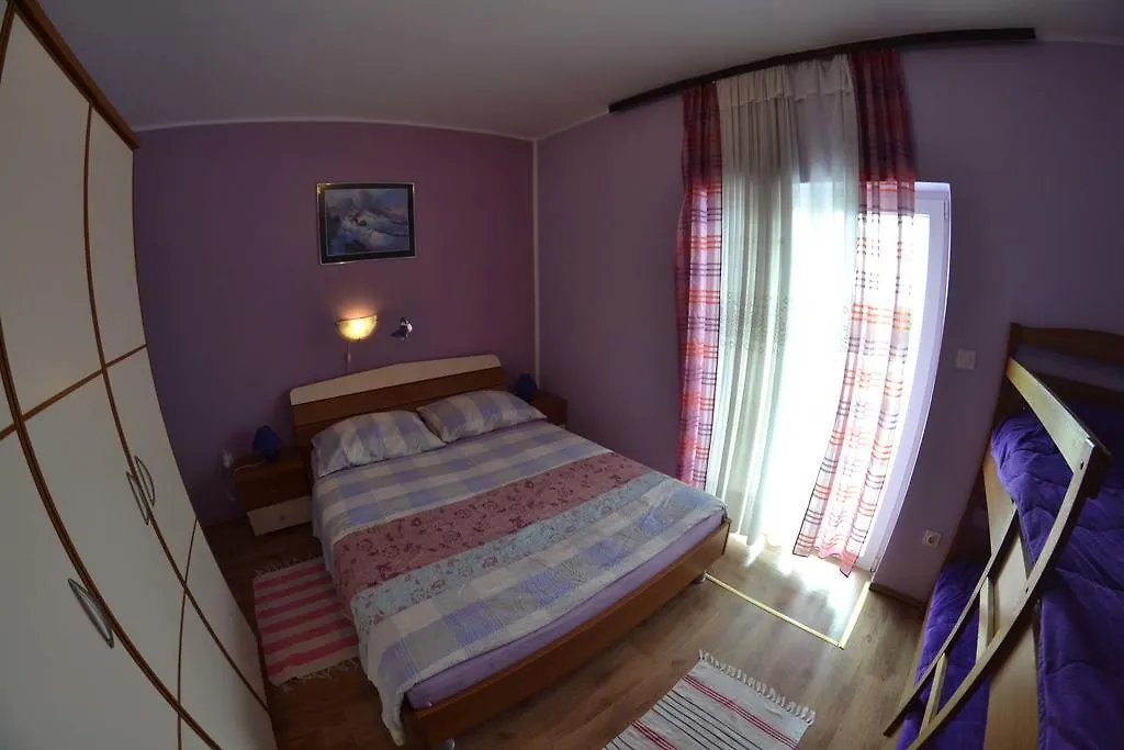 Daire Apartmani Jenny I Tania Lopar